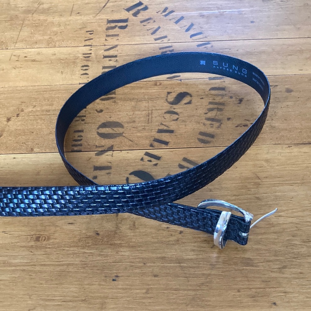 4 for $ 10 | Alfred Sung Black Belt - size 38